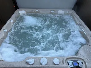 Upscale 3BR Ensuite on golf course w/ Saltwater Hot Tub, Kayaks, 8 SHARC passes, - Image 2