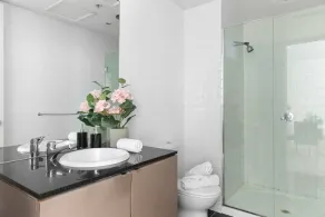 A Stylish & Central 2BR Apt Near Flinders Station - Image 2
