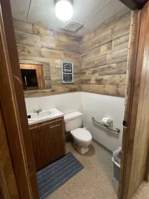 Serene, quiet, and spacious ranch lodge 15 minutes from town - Image 5