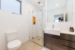 Modern Beach House with swimming pool and very close to the beach - Image 4