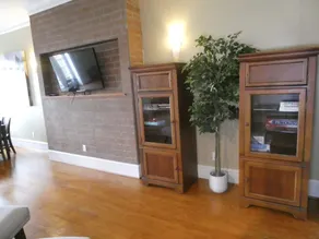 Spacious rooms overlooking famous Savannah streets - Image 3