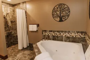 Songbird Serenade Suite: Luxury, Lodge Suite in Amish Country, Ohio - Image 3