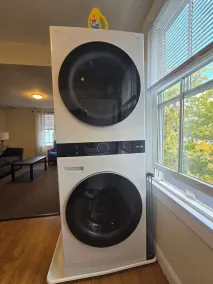Clean, Comfy & Convenient 1 Bed Apt in the Village - Image 2