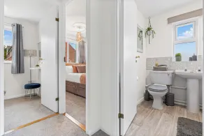 Spacious 3-Bedroom House with Parking Family Friendly - Image 3