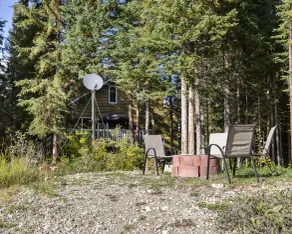 Afslappende Feriehus med flodudsigt. Nær Sundre, nord for Calgary. - Image 2