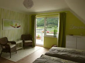 Stylish holiday home right on the Rhine with a dream view - Image 5