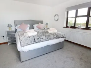 GARTH COTTAGE, pet friendly, luxury holiday cottage in Denbigh - Image 5