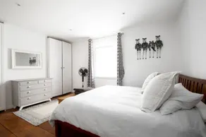 Modern Chic 2BR Townhouse in Central Oxford - Pass the Keys - Image 4