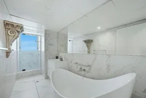 Oceanfront Serenity At Main Beach - Image 2