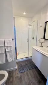 180 Mt View Huge Balcony 2BR 3Beds 2Bath 2Parkings Penthouse - Image 2