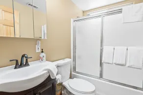Nana Bear Manor - Quiet and spacious log cabin with hot tub perfect for a mountain getaway! - Image 3