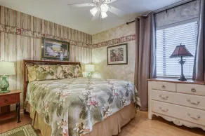 2 blocks to the beach! First floor 2 BR/2 BA - Secluded Lanai, WiFI, Pool&Tennis - Image 5