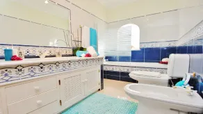 Villa Beach Palace Luxury 5 Bed Villa w/ heated pool, Jacuzzi, 500m Beach AC - Image 4