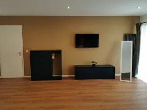 Appartamento moderno, terrazza privata, posizione tranquilla nel cortile storico - Image 3