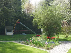 Idyllic vacation home with terrace and romantic garden in a central location - Image 4