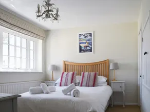 2 bedroom accommodation in Fore St 2 - Image 5
