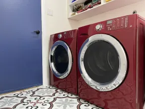 Comfortable, Private Bachelor Studio - Image 2