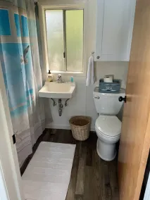 Waterfront!!   Cozy beach cottage - just 10 min from Seattle ferries! - Image 3