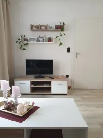 Moderno appartamento di 2 locali, 1 ° Piano separatamente in una casa di famiglia, posizione vicino alla città - Image 2