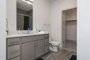 Luxurious One Bedroom Whitestown - Image 3