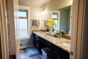 ♠️ Lake View ♠️ Private ♠️ Centrally Located ♠️ Spacious ♠️ Fast Wifi - Image 3