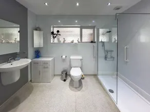 4 bedroom accommodation in Bridlington - Image 5