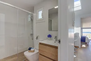 In Caión: Attic-Suite with 2 terraces and Jacuzzi on the seafront - Image 3