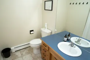 CLEAN, easy checkout. Close to downtown Bozeman, hiking, skiing, and MSU. - Image 2