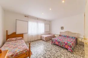 Nuria: Rymlig villa med privat pool och trädgård - Image 4