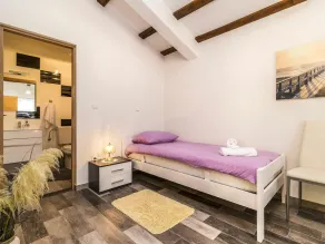 Stunning private villa for 6 guests with WIFI, private pool, A/C, TV, terrace and pets allowed - Image 5