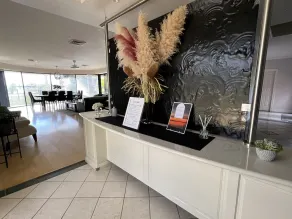 Luxury resort style living on Lake Mulwala with breathtaking views & pool/sauna! - Image 2