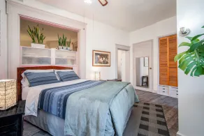 Updated Historical apartment close to a park and two blocks from the best dining - Image 5