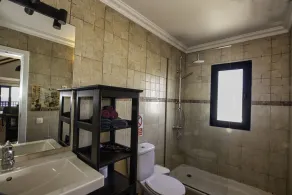 Family flat, beach 100m away, large and comfortable rooftop terrace. - Image 2