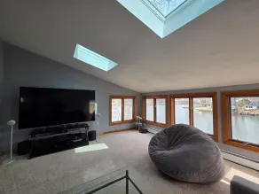 Lakefront Tranquility. Whole Home in Quiet Neighborhood in no-wake zone. - Image 2