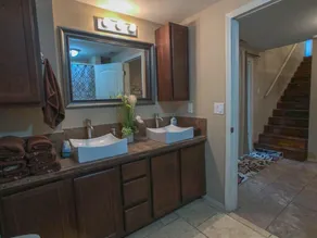 River cabin w access.  close to town.  35 foot deck - Image 3