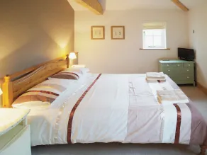 2 bedroom accommodation in Axminster, near Lyme Regis - Image 5
