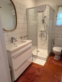 La petite maison sur la colline - Image 2