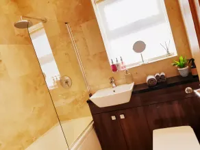 Luxury Holiday Home in York - near award winning \"Bishy Road\" - with parking!! - Image 4