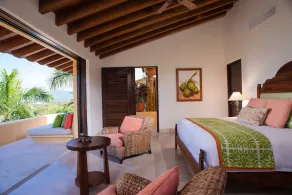 Domaine de luxe de trois acres sur une plage privée avec des jardins luxuriants et un personnel de cinq personnes - Image 5