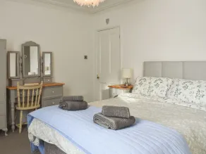 2 bedroom accommodation in Scarborough - Image 4