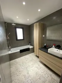 CALIFORNIAN VILLA WITH POOL - Image 3