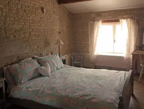 Beautifully restored farmhouse and grounds in the heart of a picturesque village - Image 5
