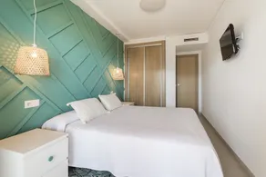 Family Getaway To The Beach! Luxurious Seanfront Retreat. - Only families - Image 3