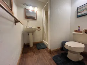 Beautiful 3 Bedroom Ski Home, close to Ski Areas/ walking distance to Storyland! - Image 4