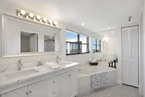 3 Bedroom Penthouse with Stunning Sunset Views of Blackburn Bay! - Image 2