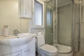 Rooftop Home With Whirlpool & Sauna - Happy Rentals - Image 3