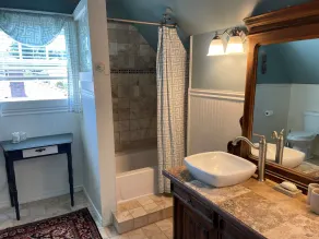 Country Cottage Apartment - Entire 2nd Floor (UPS District - N Tacoma) - Image 3