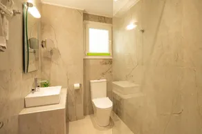 Villa spacieuse, grande piscine privée, vue fantastique sur la mer, WiFi. A / C - Image 2