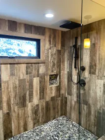 Luxury 3 bed/2 bath river front house, 10 minutes from Yellowstone Park - Image 5