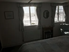 Cottage on the Beach - Image 4